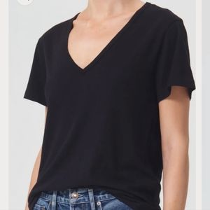 Agolde V Neck Easy T Shirt in Black. Size Small